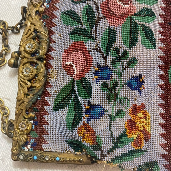 Very delicate french floral Microbead purse - Picture 2 of 16